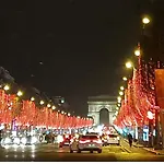 Au pied de la tour Eiffel Trocadéro